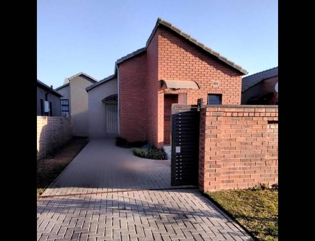 2 BEDROOM HOUSE FOR SALE IN SOUTH HILLS